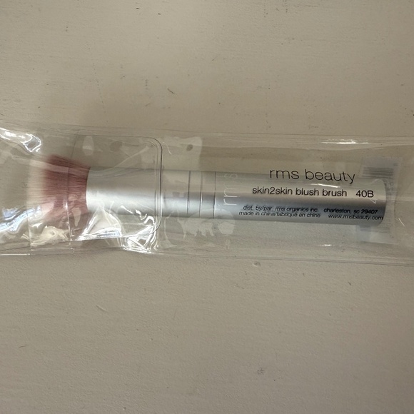 RMS Beauty Other - RMS Beauty Skin2Skin Blush Brush